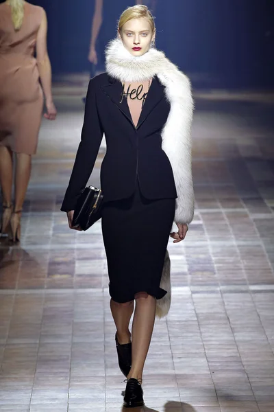 Look 17